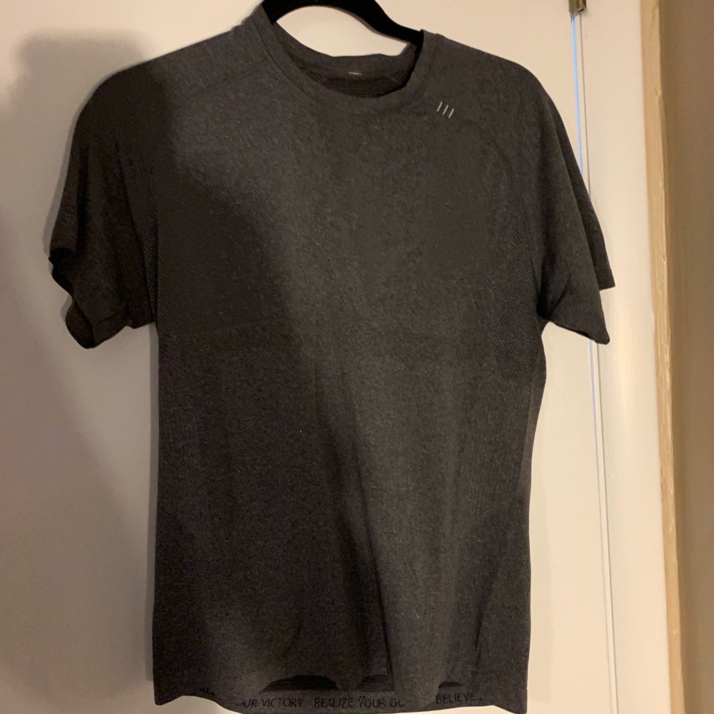 Men’s lululemon metal vent tech shirt sleeve